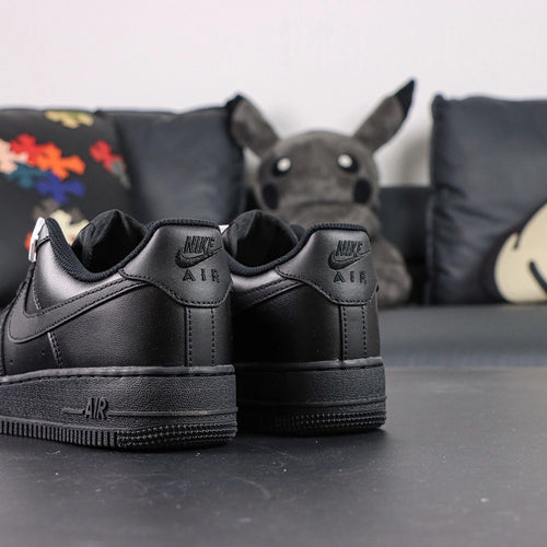 Air Force 1 07 Triple Black - Heel View