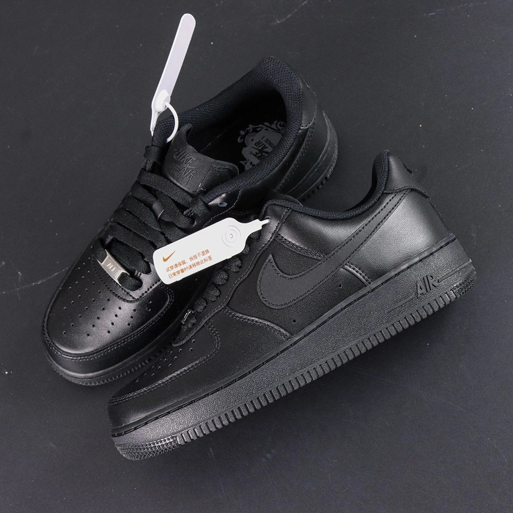 Air Force 1 07 Triple Black - Toe Box Detail