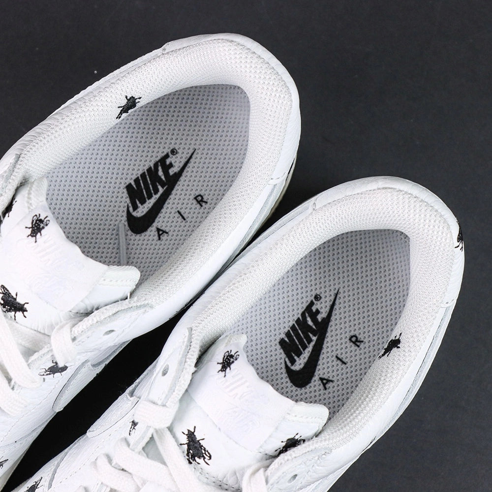 Air Force 1 Low Houseflies 2025 - Pair Three Quarter View Dark Background