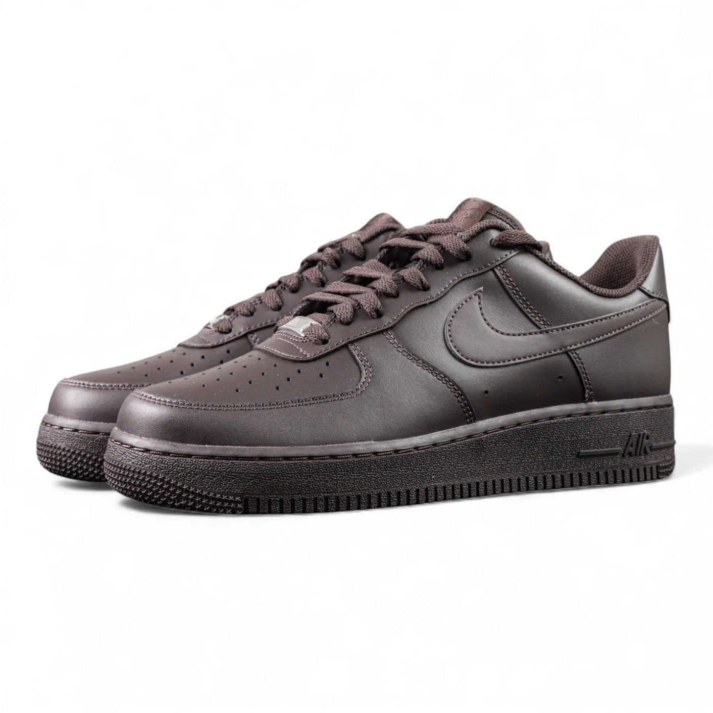 Air Force 1 Low Velvet Brown - top view collar detail