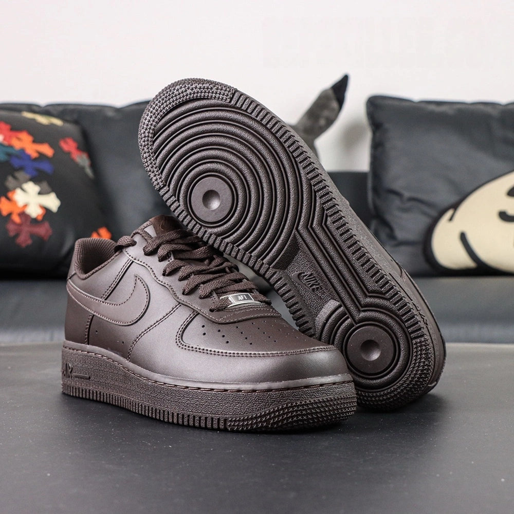 Air Force 1 Low Velvet Brown - detail shot