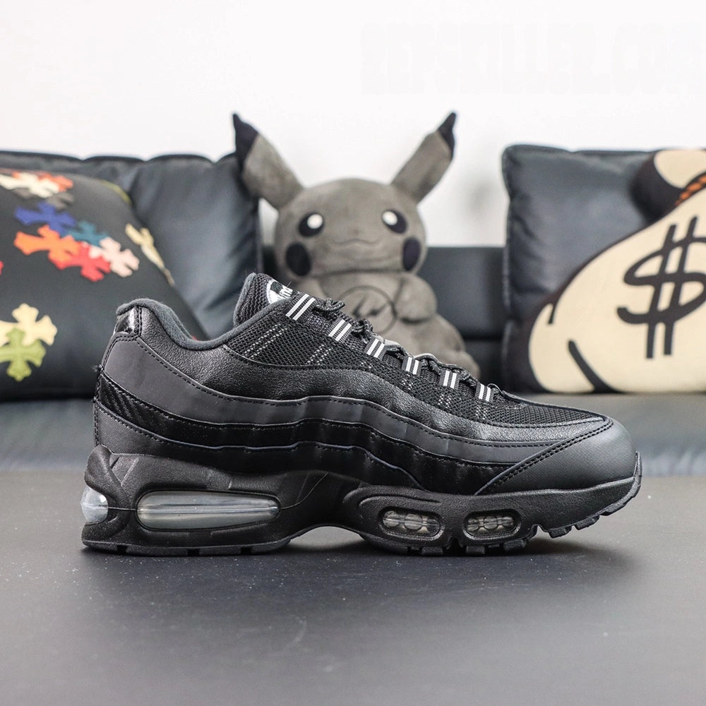 Air Max 95 Big Bubble Black Carbon 2026 - Side View with Box