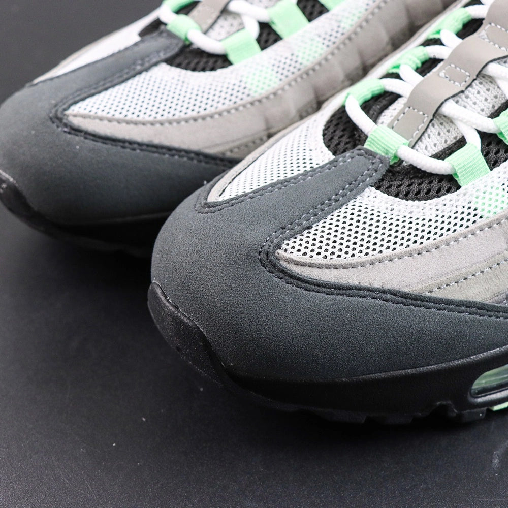 Air Max 95 Big Bubble Fresh Mint 2026 - Side View Pair
