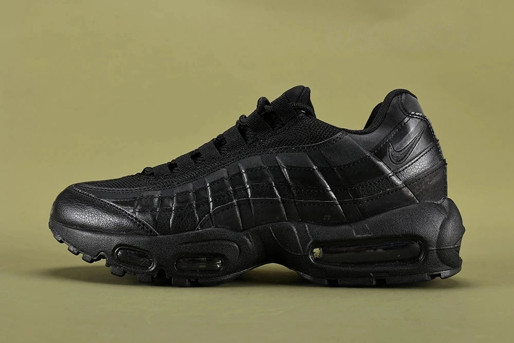 Air Max 95 Essential Triple Black - Heel Detail