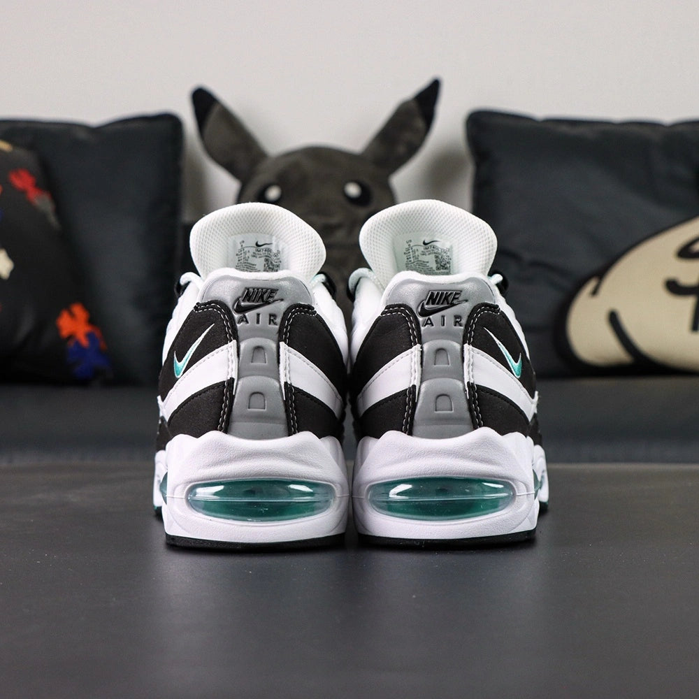 Air Max 95 OG Black Border 2025 - Toe Box Detail