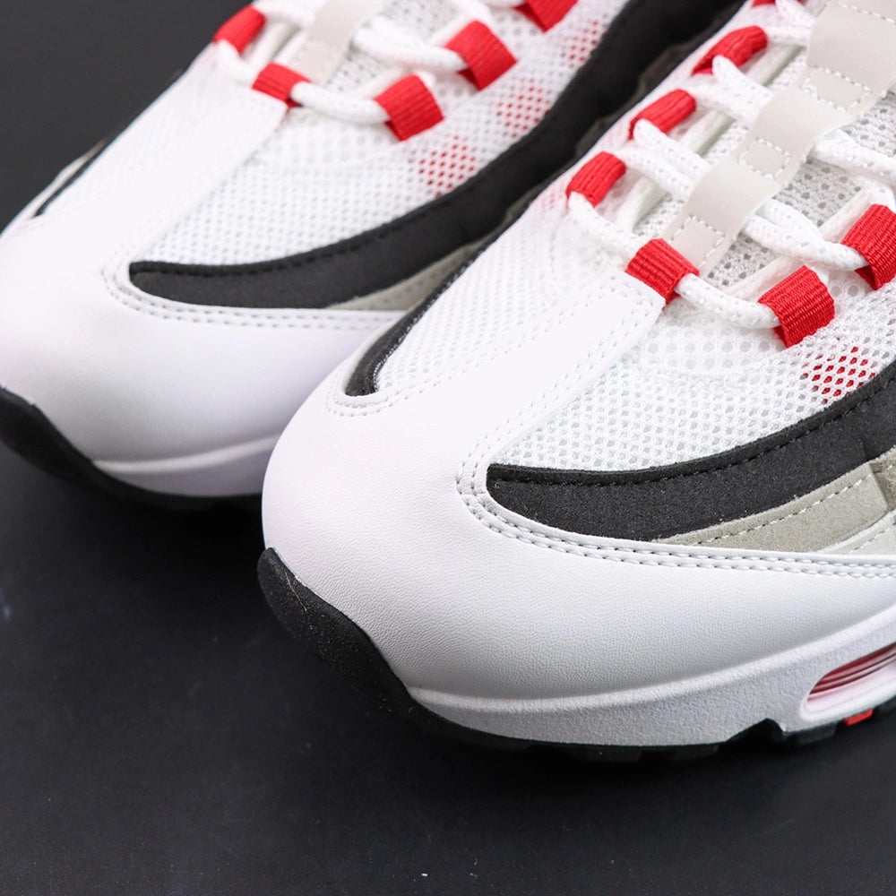 Air Max 95 OG Comet Red 2026 - Three Quarter Front View
