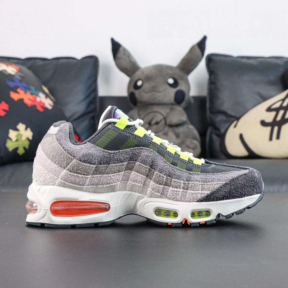 Air Max 95 OG Greedy What The 2026 - Pair Heel View with Mismatched Air Units