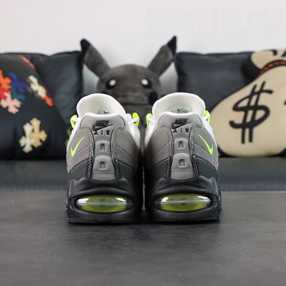 Air Max 95 OG Neon 2025 - Tongue and Insole Top Down Detail
