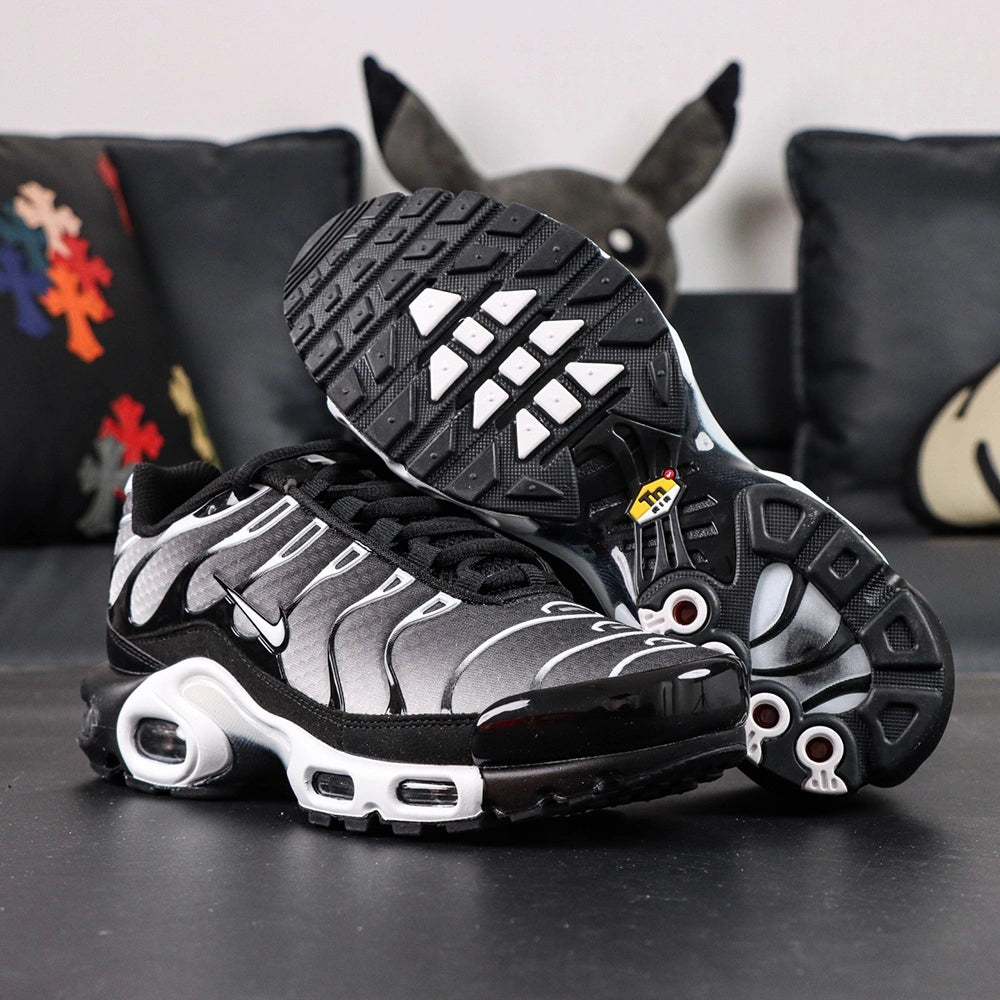 Air Max Plus Black Metallic Silver - Detail