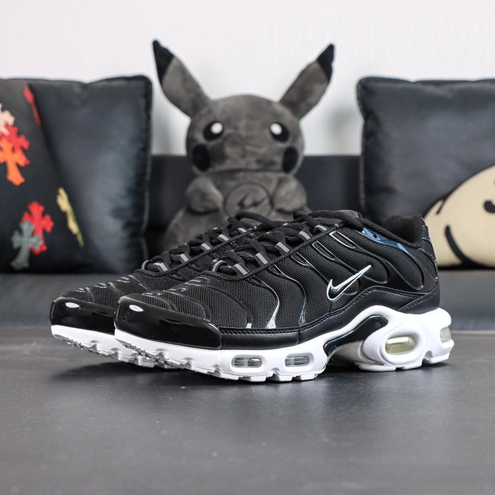 Air Max Plus Black White - Tongue and Insole Top Down Detail with Gold Tn Air Badge