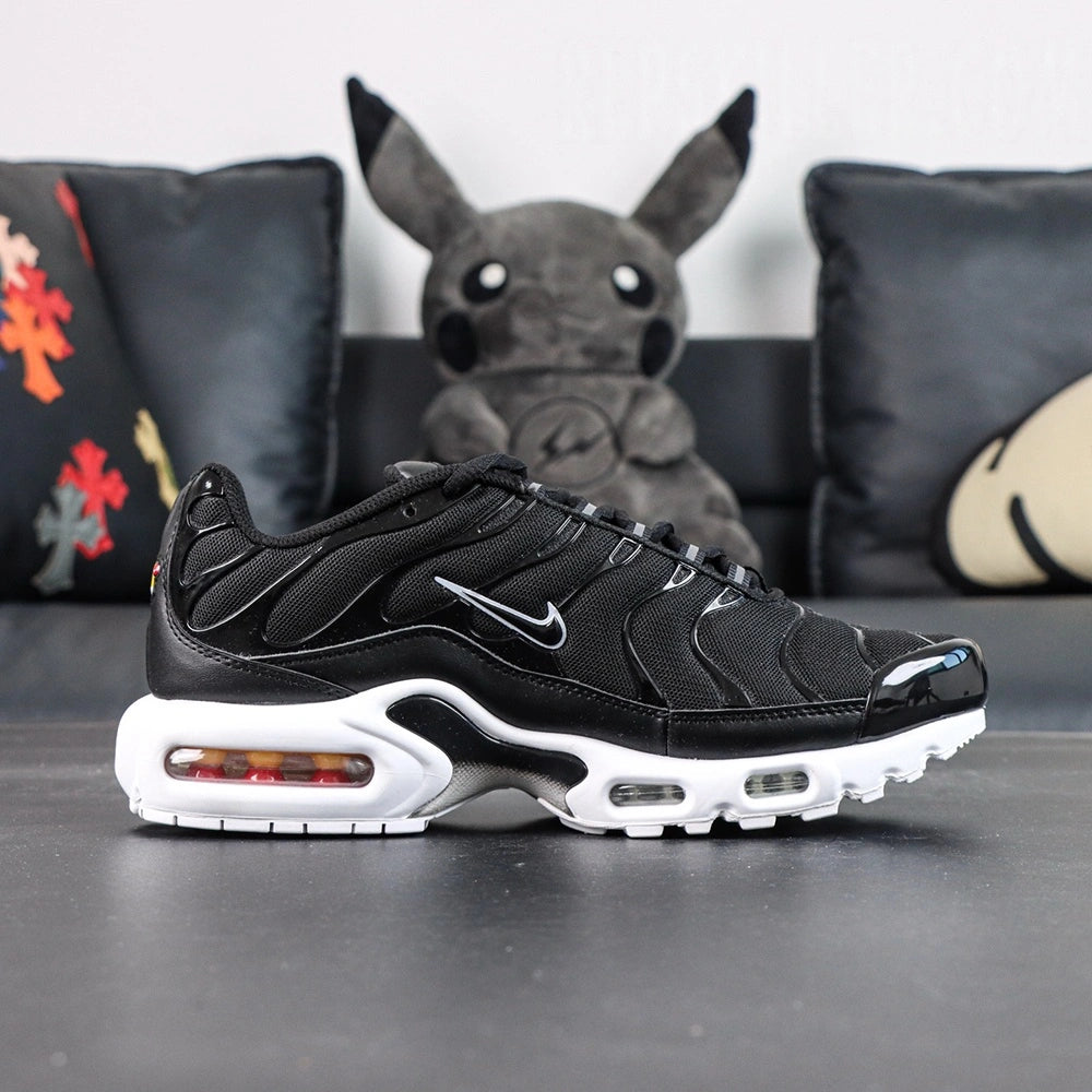 Air Max Plus Black White - Pair on White Background Three Quarter View