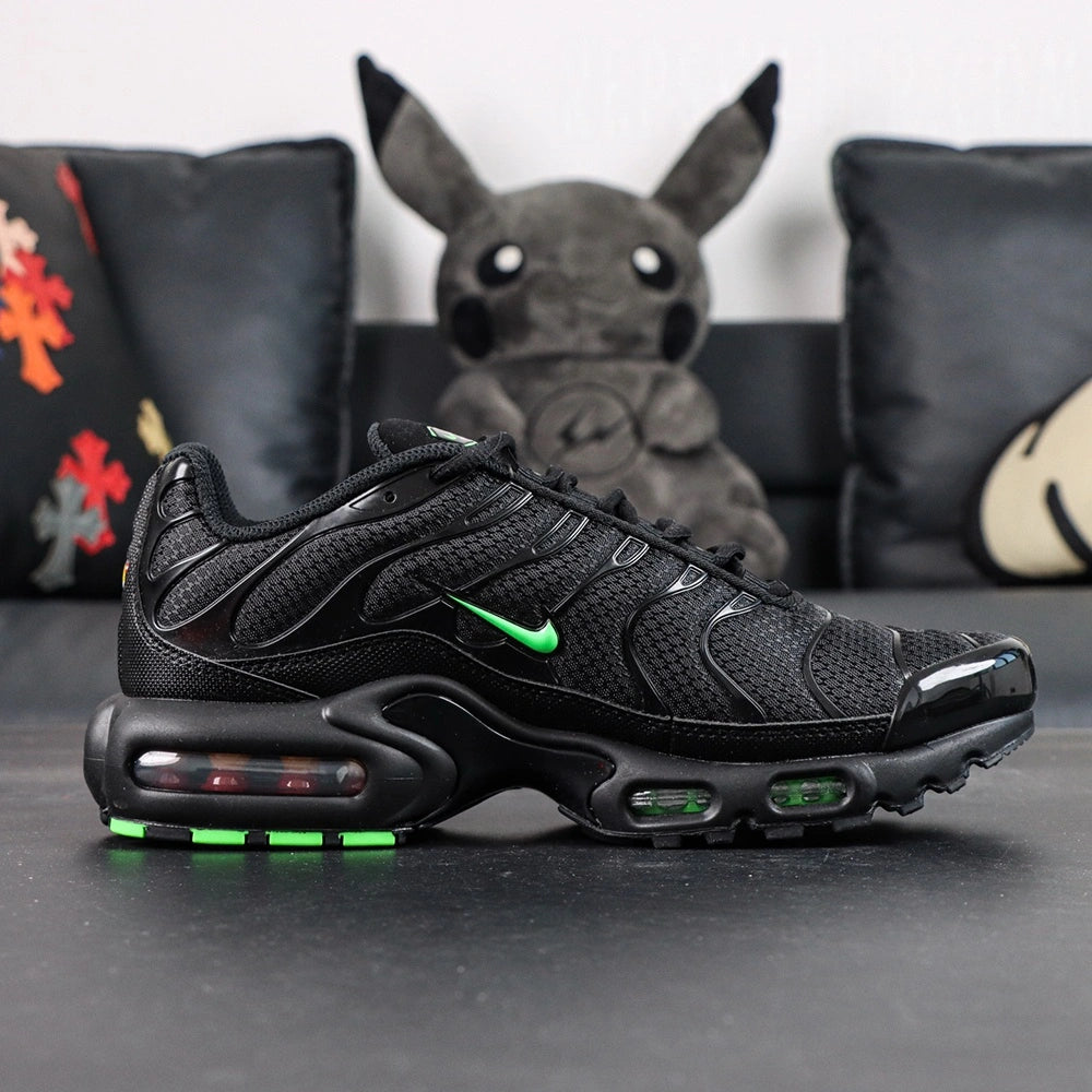 Air Max Plus Green Strike - Tongue and Green Air Hexagonal Badge Top Down Detail