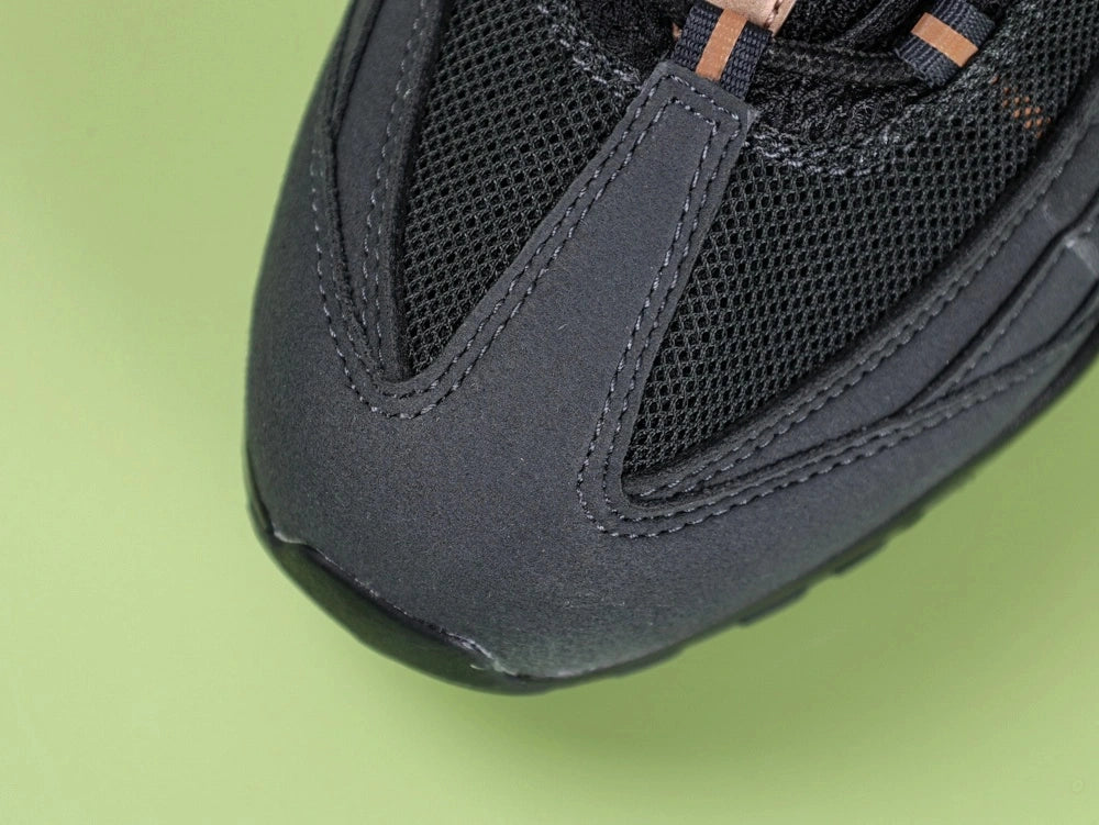 Central Cee x Air Max 95 Black and Gold - Detail 2
