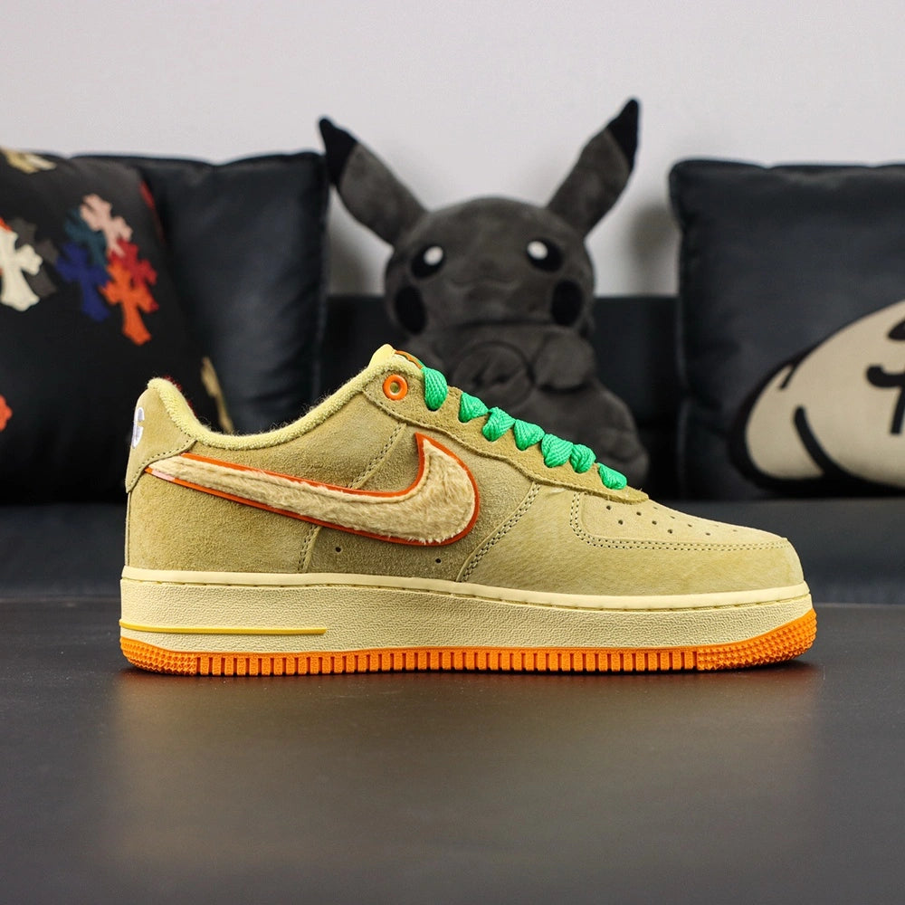 Air Force 1 DOAF Oregon Duck or Egg PE 2025 - pair flat lay with extra white laces