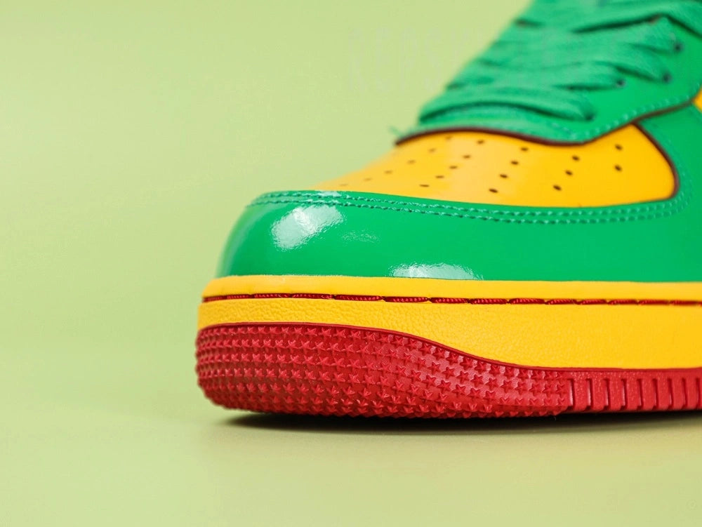 Nike Air Force 1 07 Lucky Green - pair three quarter view