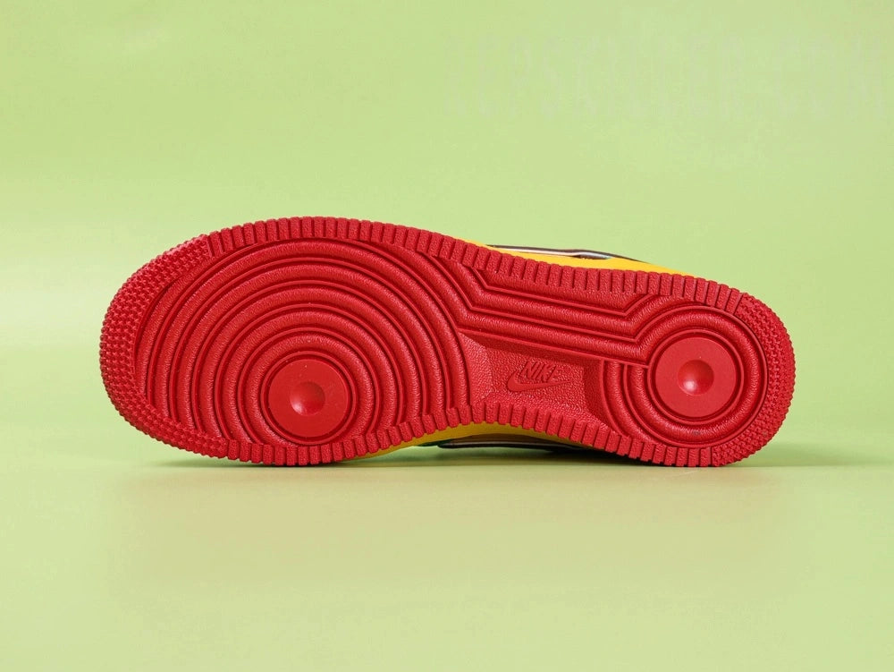 Nike Air Force 1 07 Lucky Green - tongue Nike Air Force 1 label