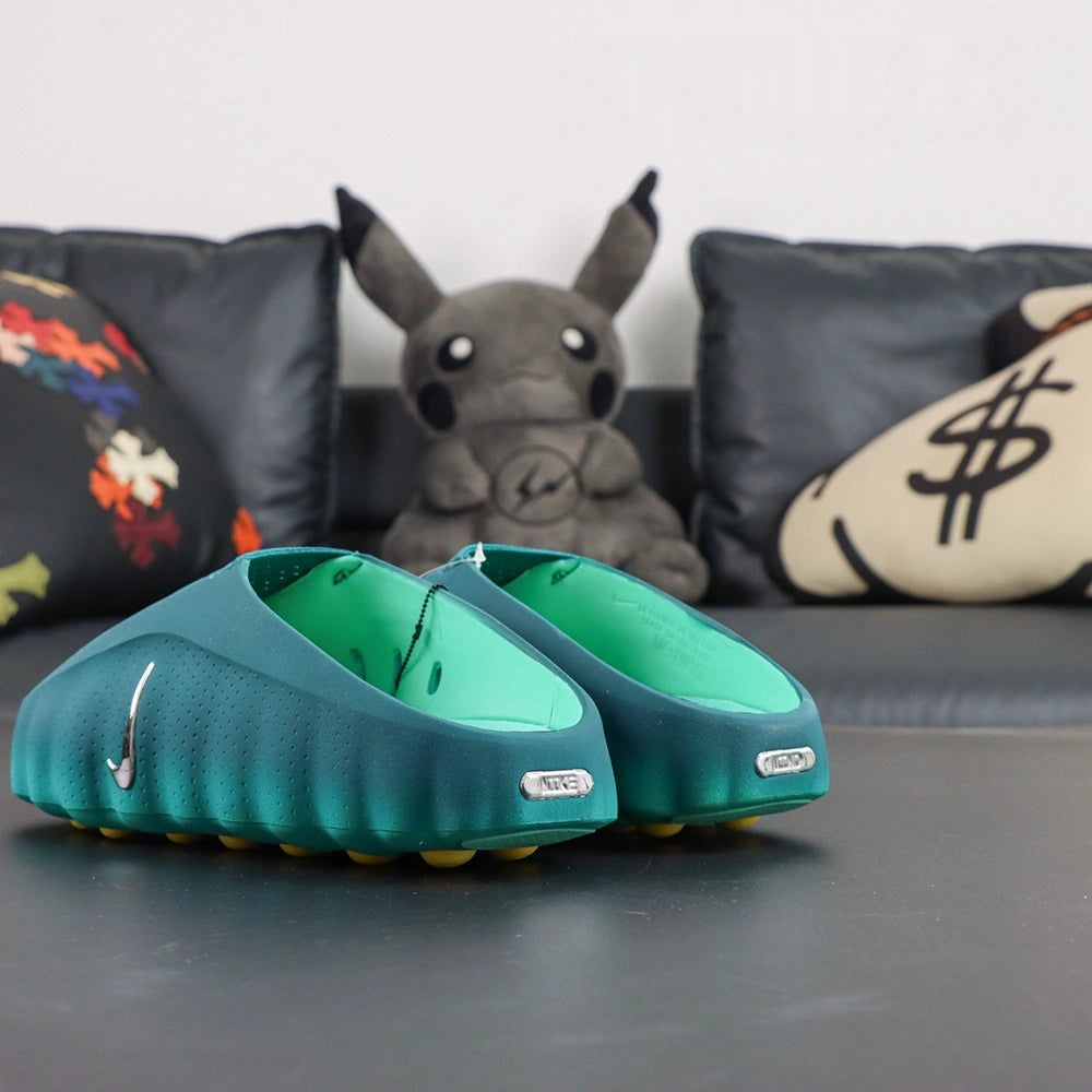 Mind 001 Geode Teal 2026 - Insole yellow pods close-up pair top view