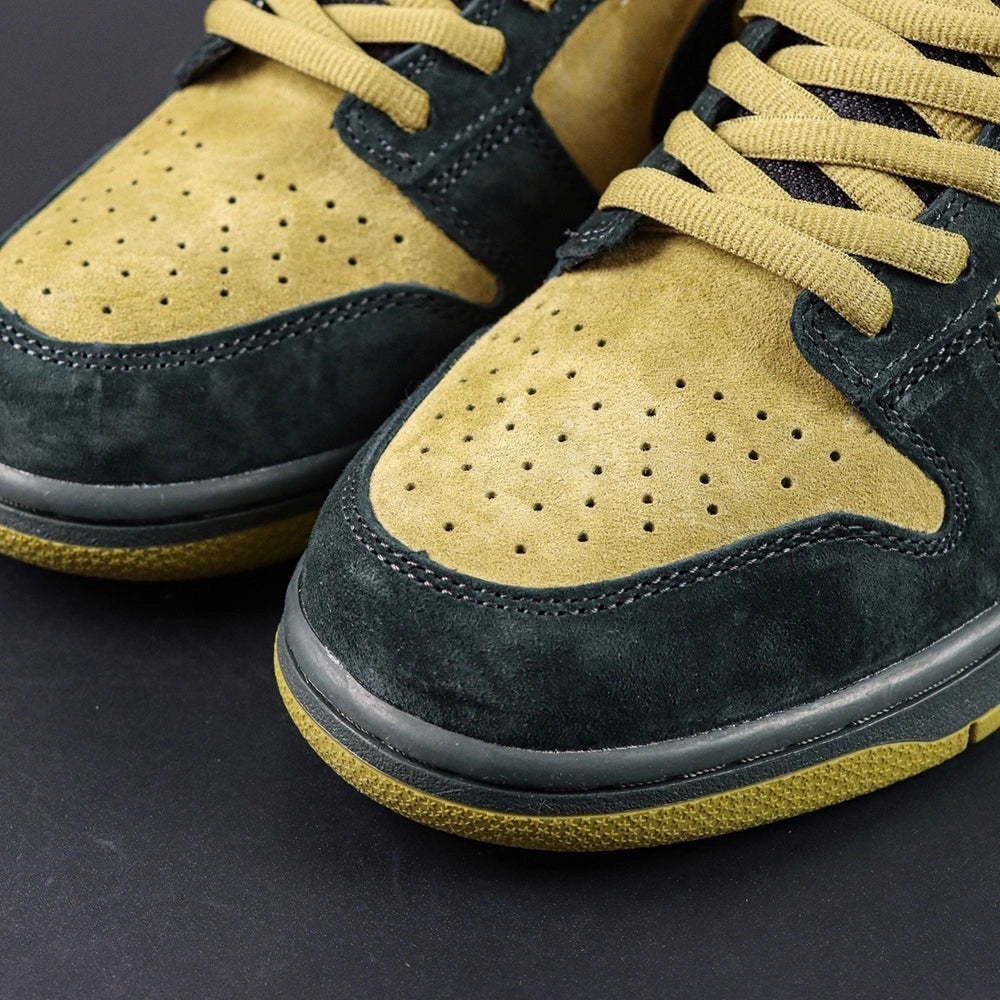 Sup x Dunk Low SB 'Camper Green' 2025