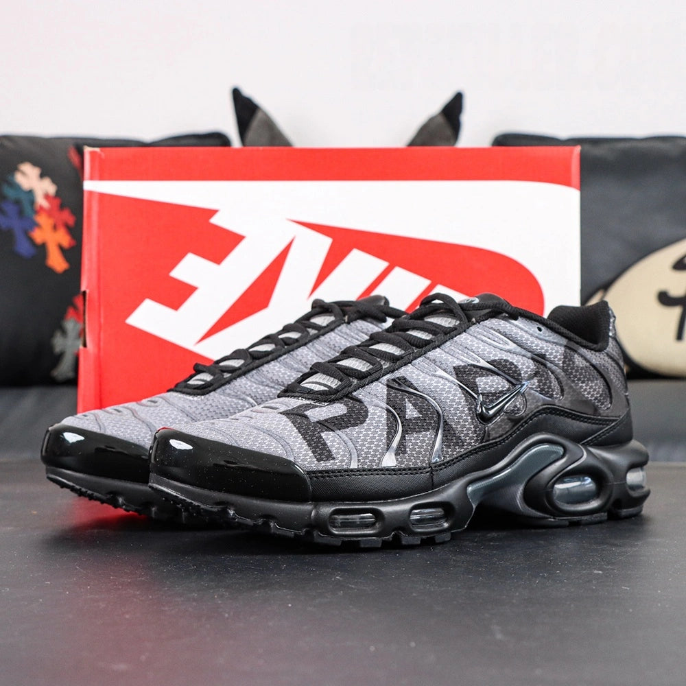 Paris Saint-Germain x Air Max Plus Black Particle Grey - Detail 3