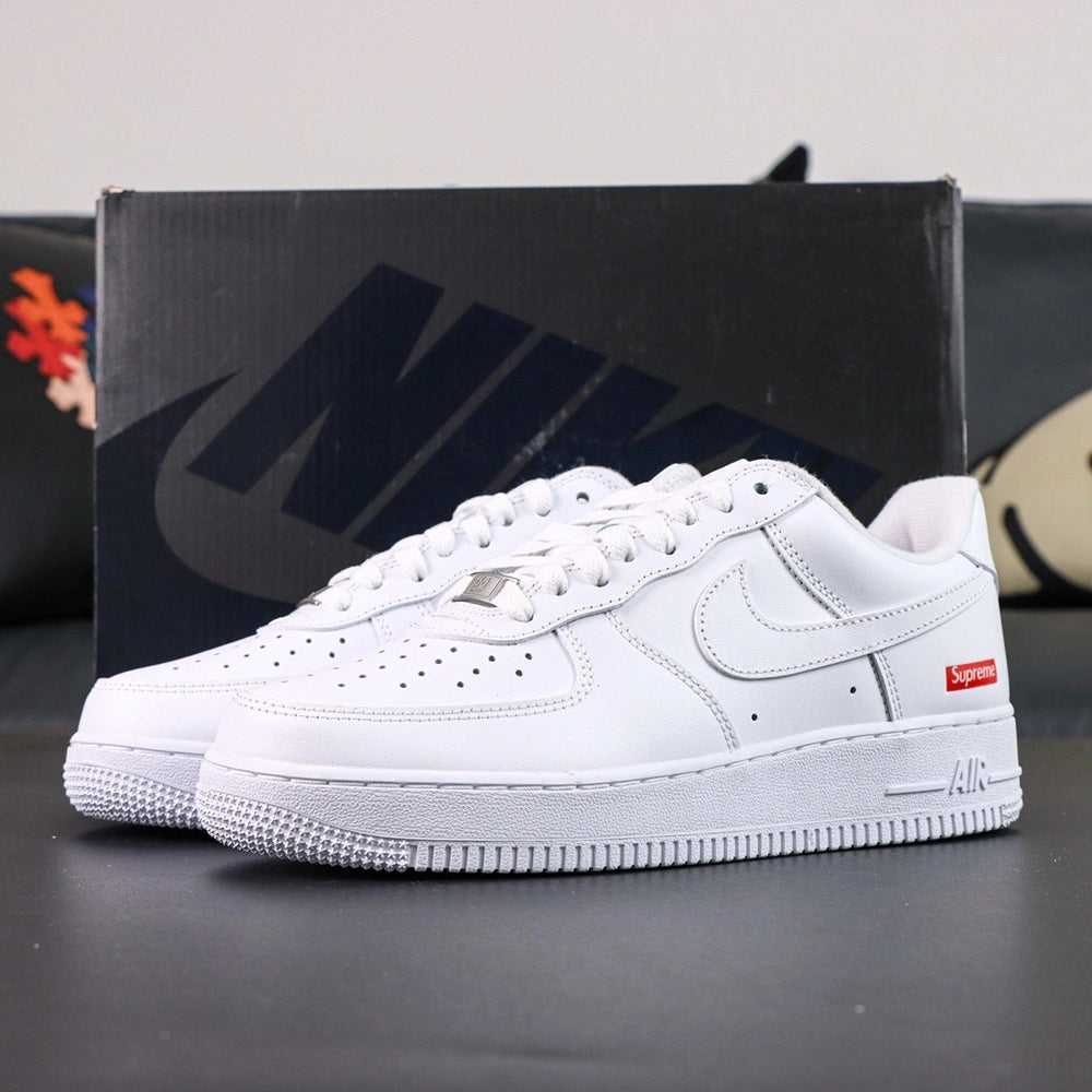 Supreme x Air Force 1 Low Box Logo White - tongue overhead close up Supreme x Nike Air insole silver dubrae