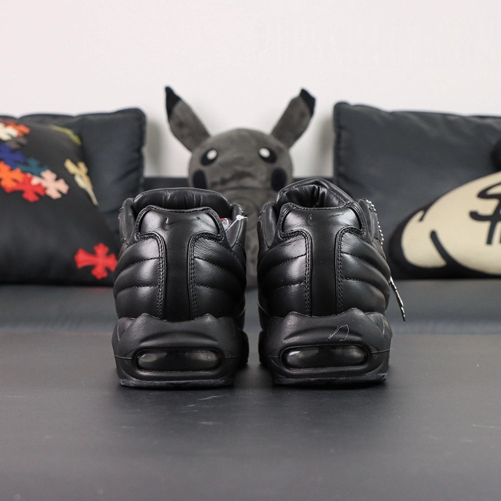 Supreme x Air Max 95 Lux Black - Detail 1