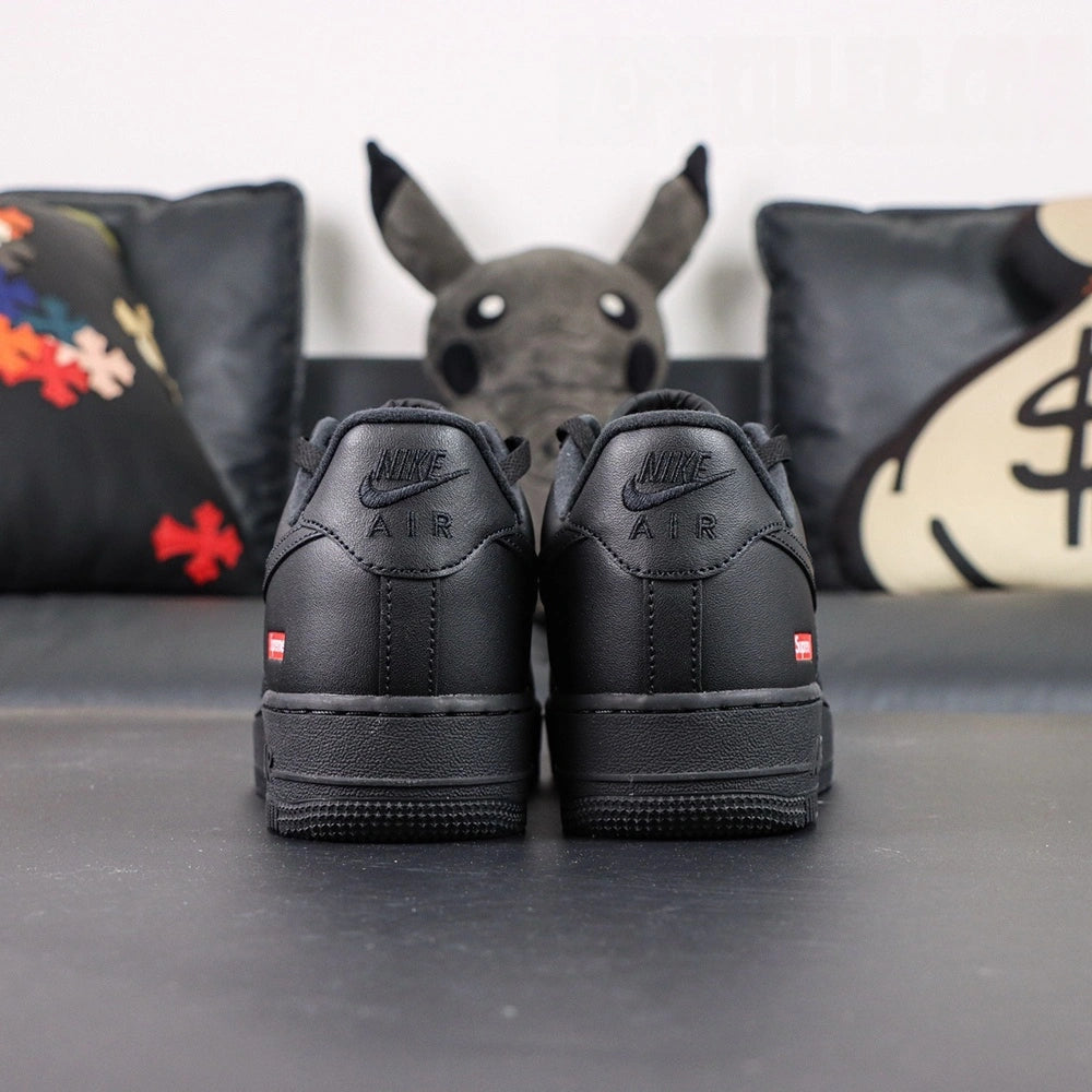 Supreme x Air Force 1 Low Box Logo Black - tongue overhead close up Supreme x Nike Air insole