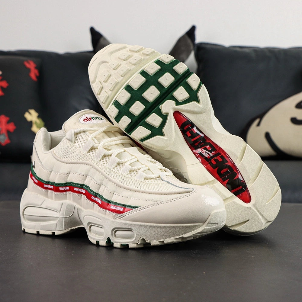 Undefeated x Air Max 95 Sail 2025 - Detail 2