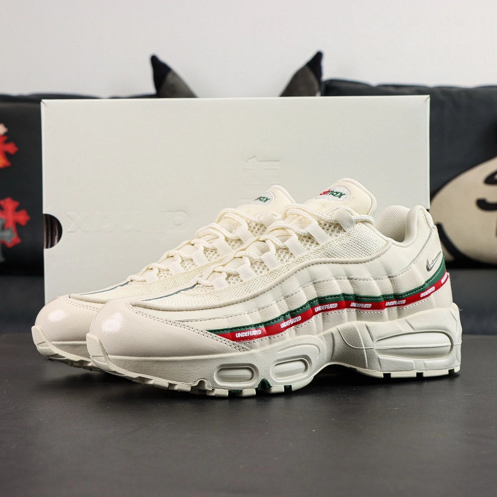 Undefeated x Air Max 95 Sail 2025 - Detail 3
