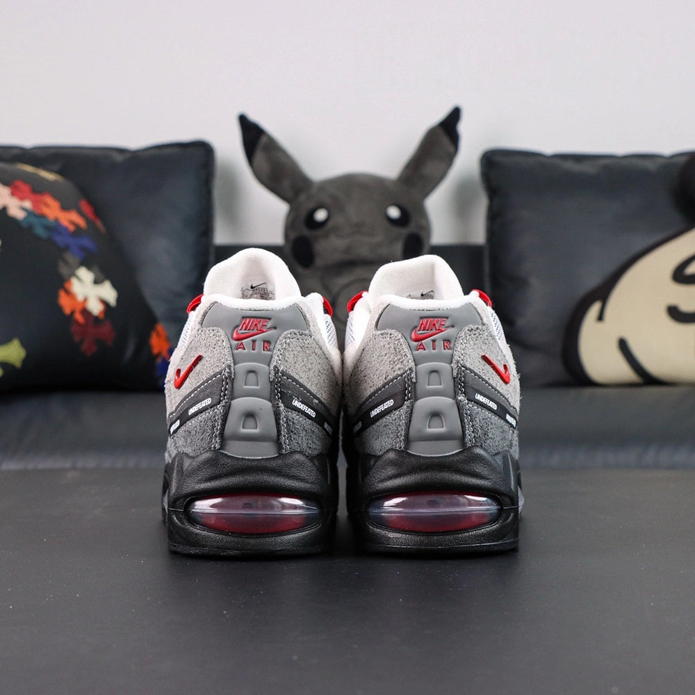 Undefeated x Air Max 95 Bright Crimson 2025 - Detail 3