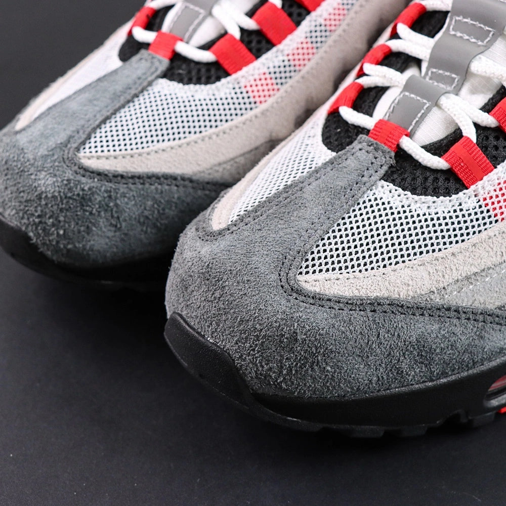 Undefeated x Air Max 95 Bright Crimson 2025 - Detail 4
