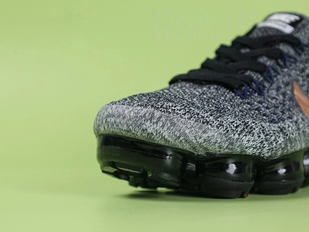 WMNS Air Vapormax Flyknit Explorer Dark — rose gold Swoosh lateral close-up