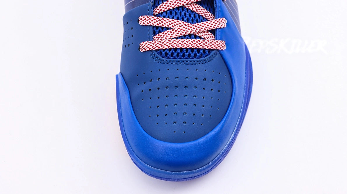 Kobe 4 Protro Philly - pair three-quarter front view