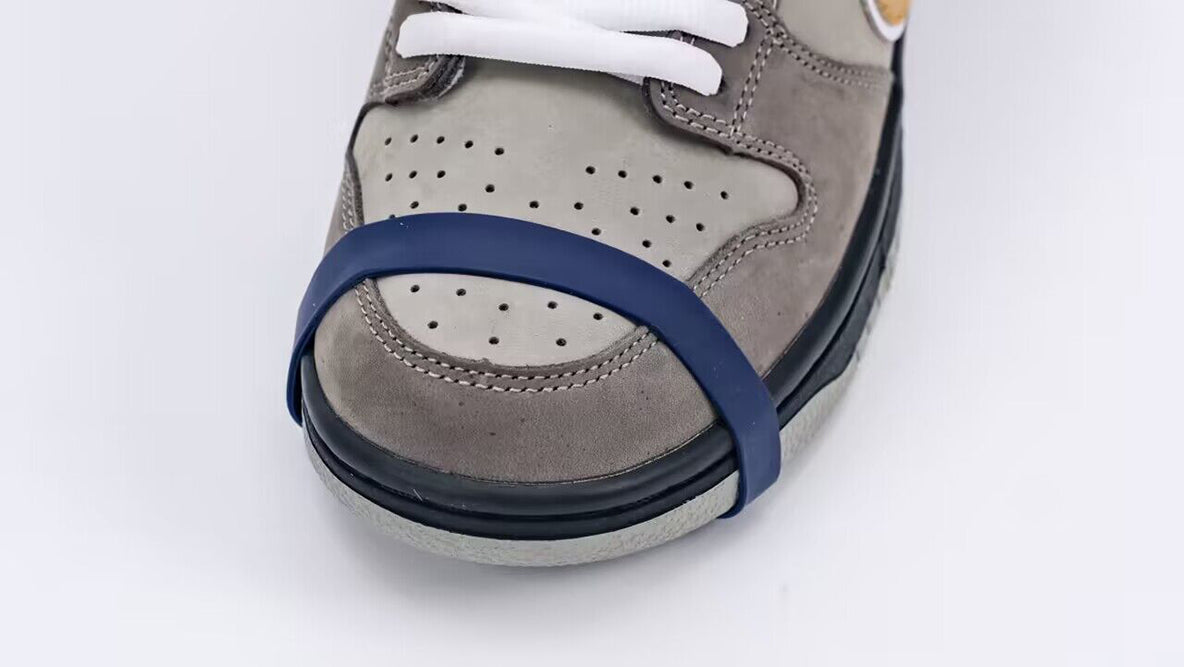 CONCEPTS x SB Dunk Low Grey Lobster - image 3