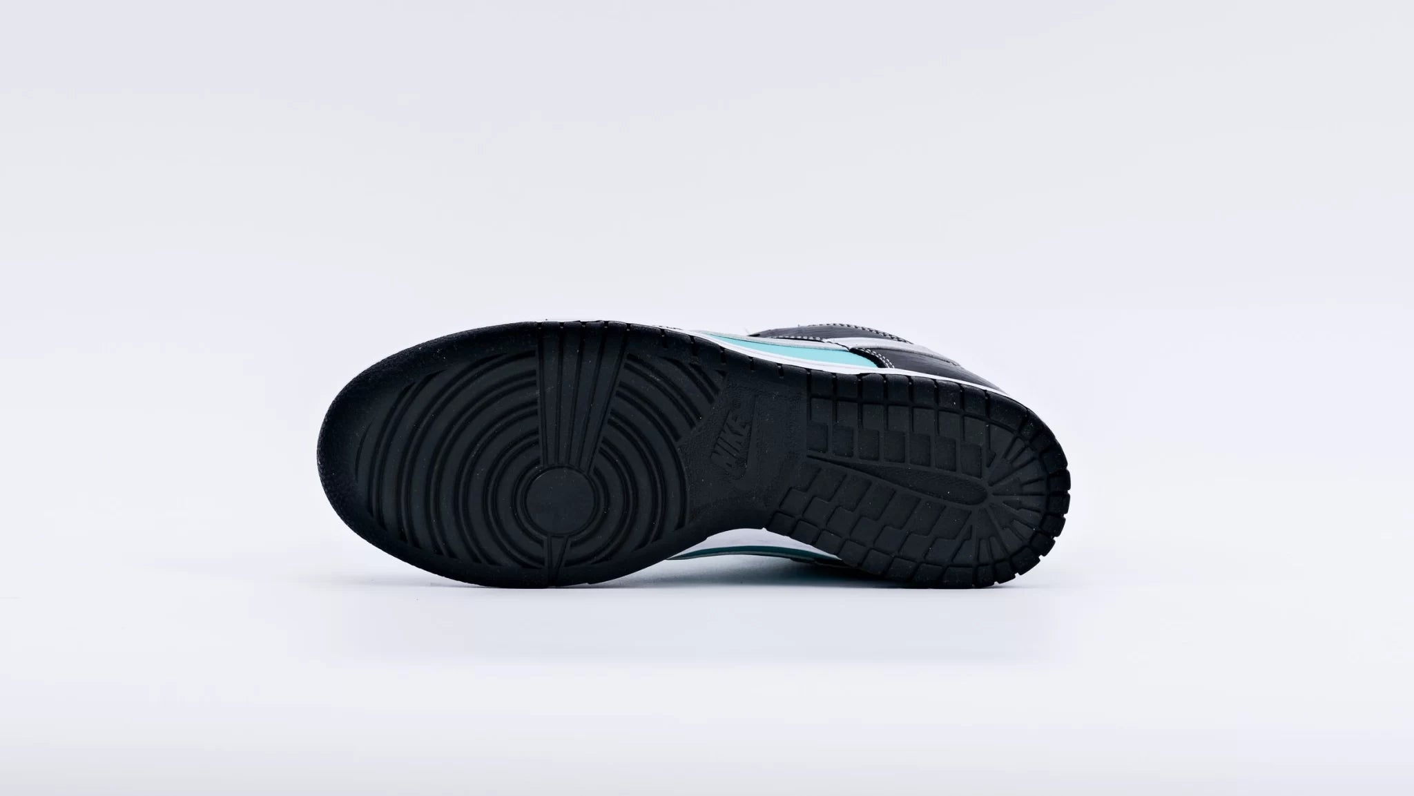 Diamond Supply Co. x Dunk Low Pro SB ‘Tiffany’ - image 3