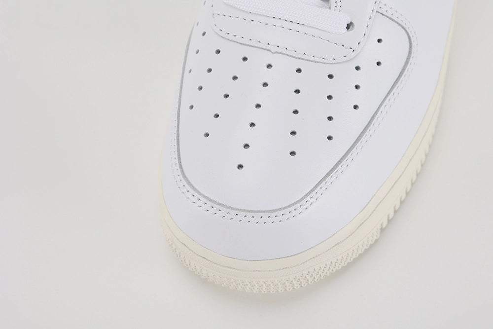 Off-White x Air Force 1 ComplexCon - Pair Heel View