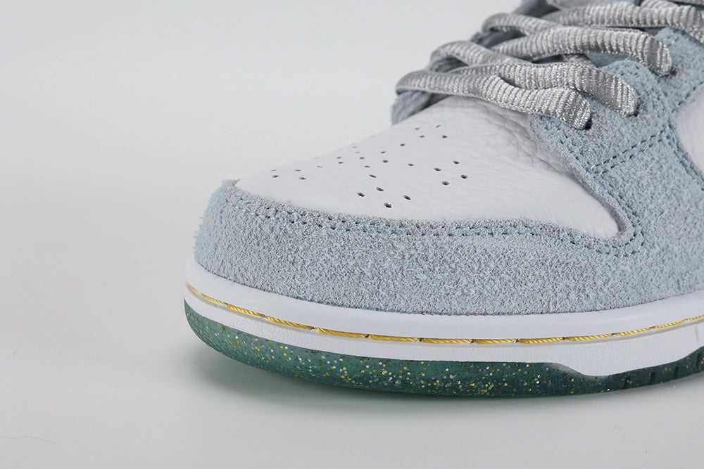 Sean Cliver x Dunk Low SB ‘Holiday Special’ - image 2