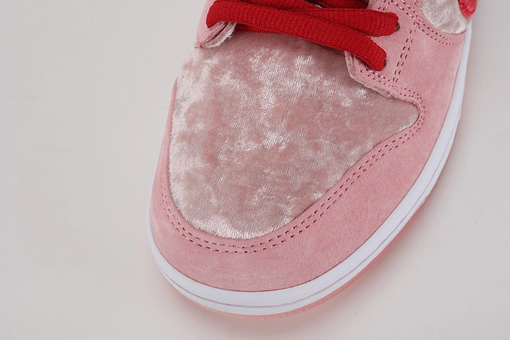 StrangeLove x Dunk Low SB Valentine’s Day’ Special Box - image 4