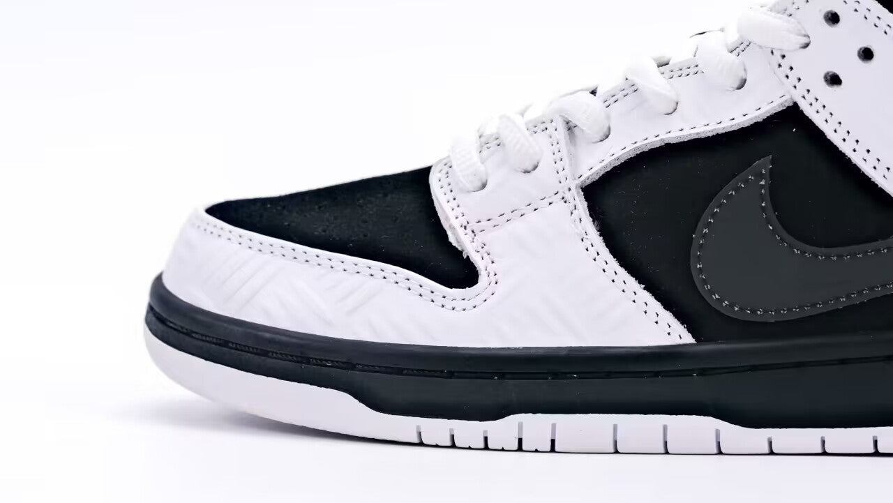 TIGHTBOOTH x Dunk Low SB - image 2
