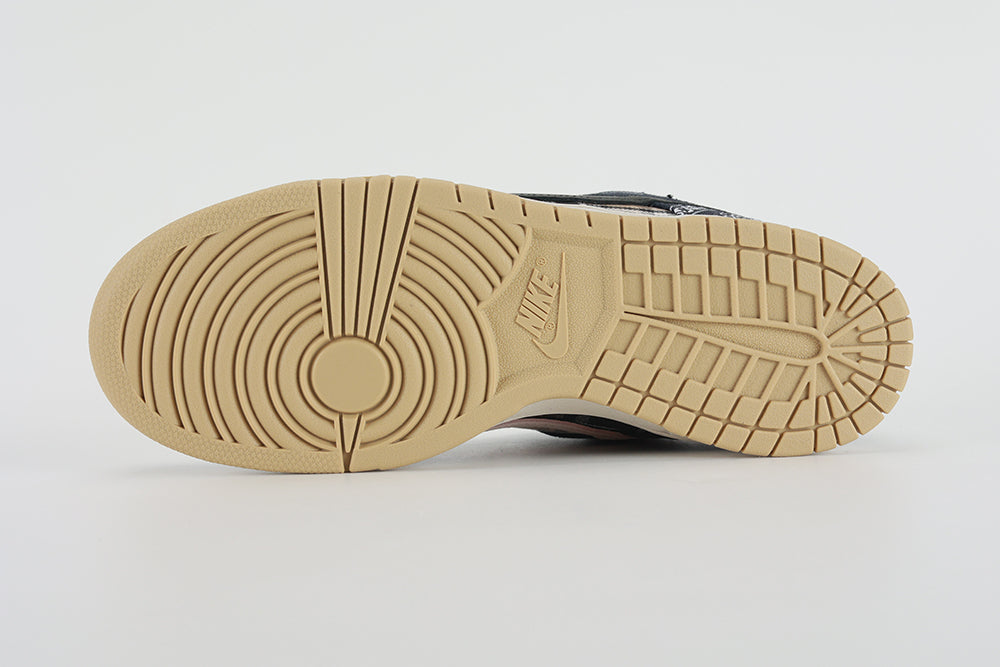 Travis Scott x Dunk Low Premium QS SB ‘Cactus Jack’ - image 3