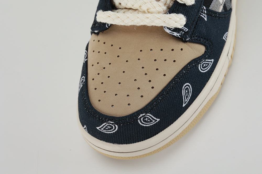 Travis Scott x Dunk Low Premium QS SB ‘Cactus Jack’ - image 5